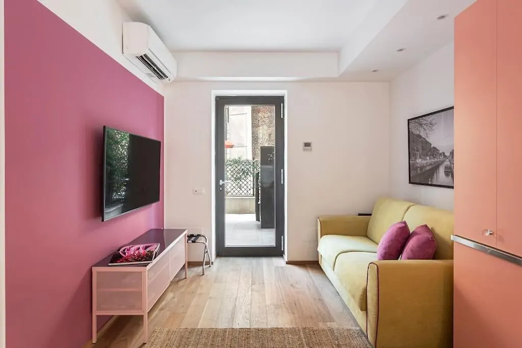 Amazing Apartment In Duomo Milan 0*,