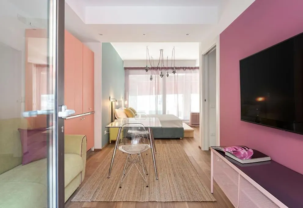 Amazing Apartment In Duomo contacts
