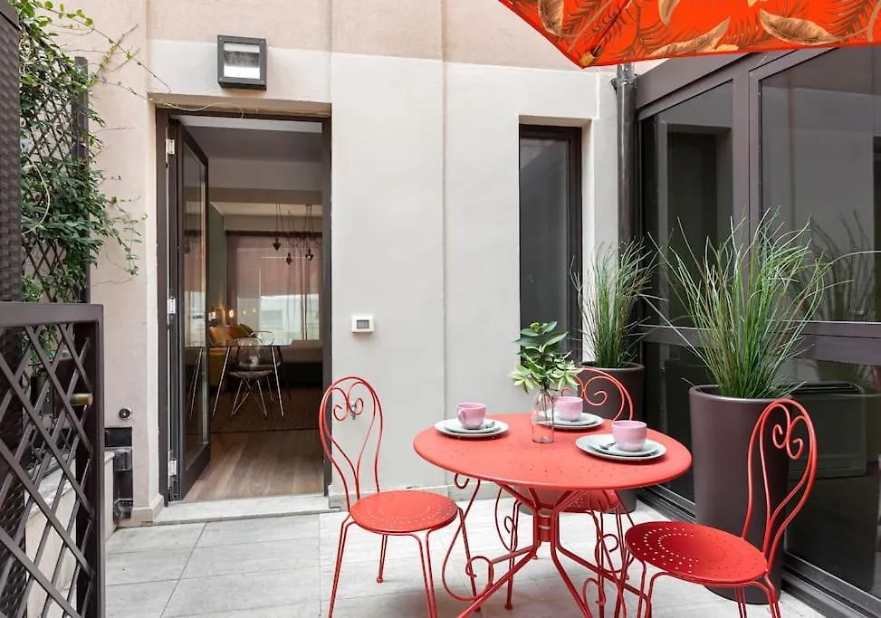 Amazing Apartment In Duomo Milan